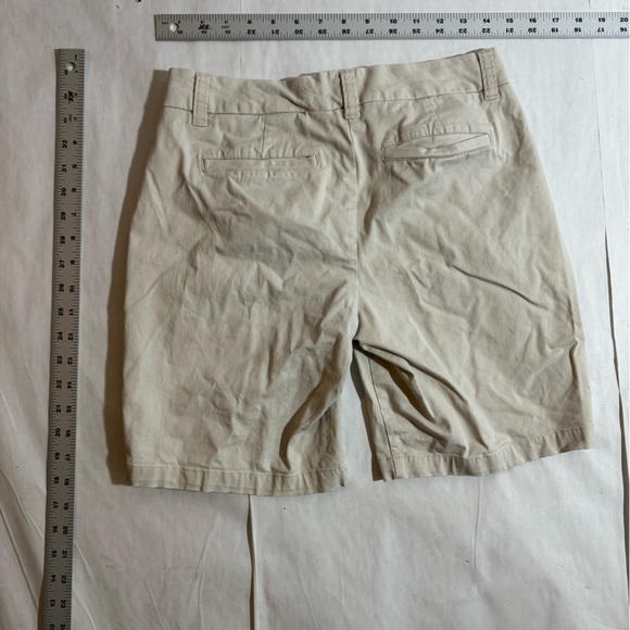 Crown and ivy tan Bermuda shorts size 2 - Picture 4 of 7